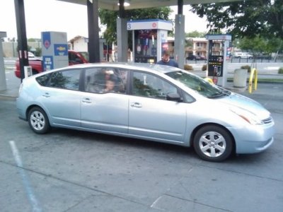 toyota-prius-six-door-limousine-from-jalopnik_100227425_m.jpg