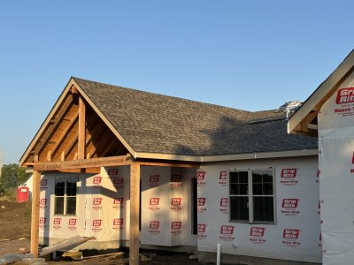 roof fereshly shingled.jpg